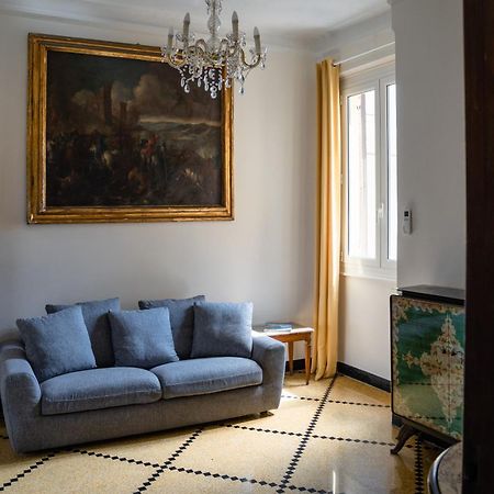 The Chandelier Genoa Bagian luar foto