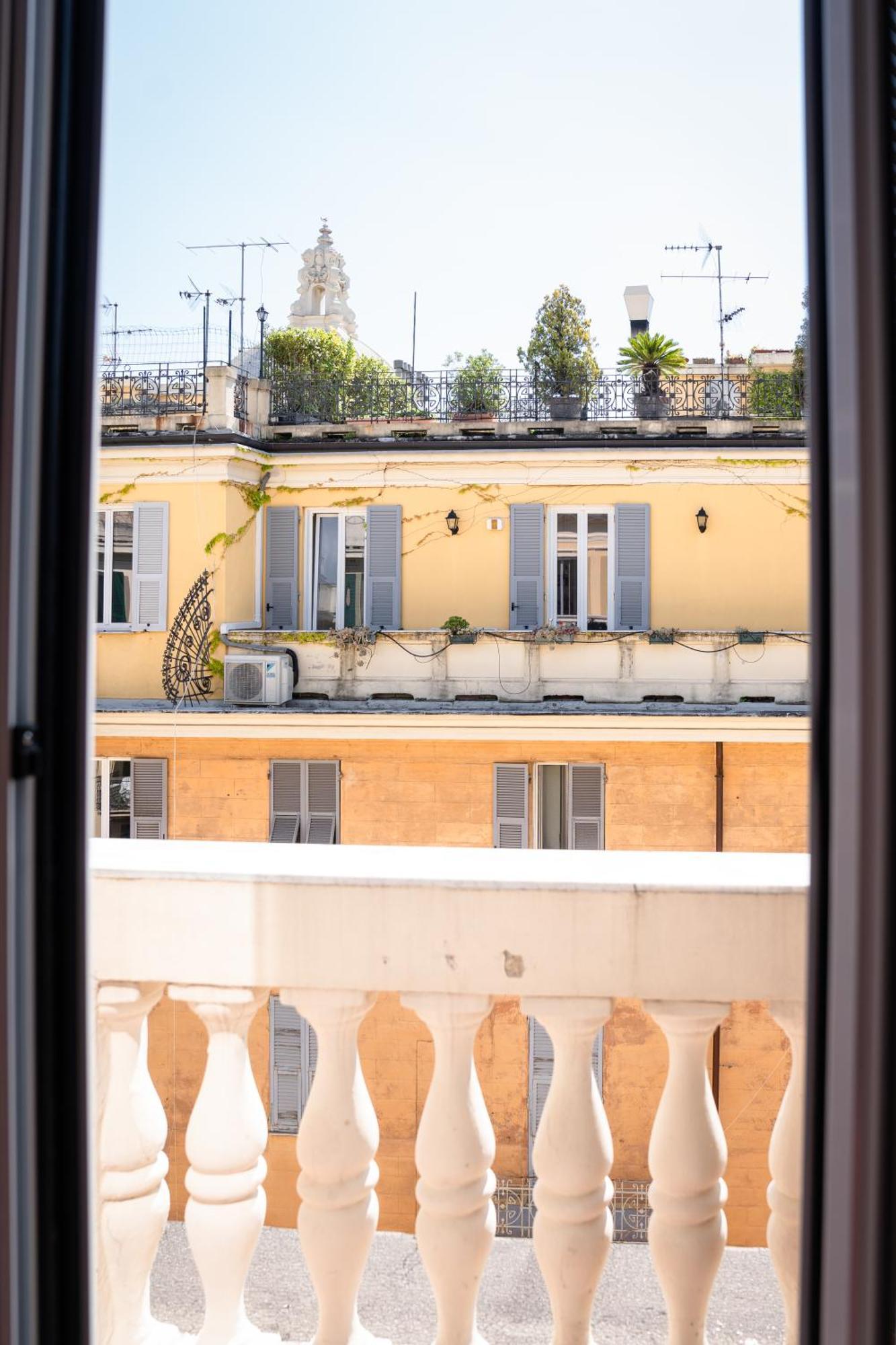 The Chandelier Genoa Bagian luar foto